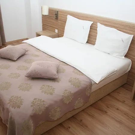 Top Rooms Aparthotel