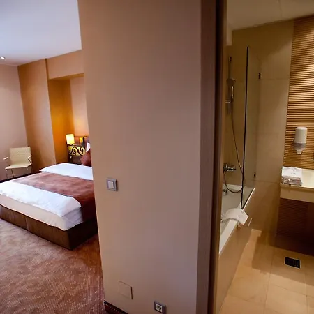 Top Rooms Aparthotel